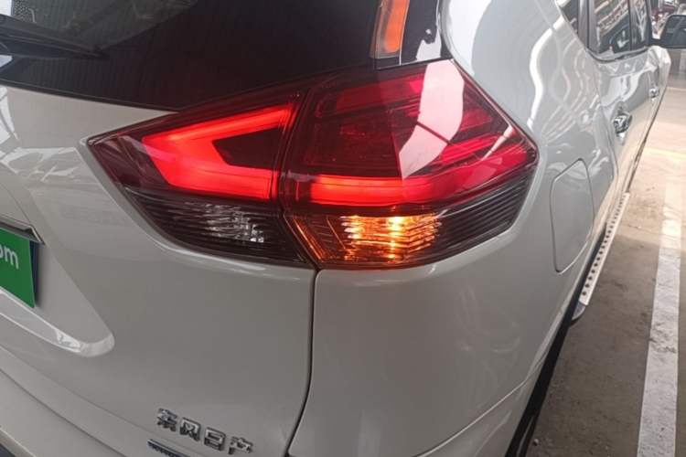 Used Nissan X-Trail 2019 2.0L CVT Smart Connect Comfort Edition 2WD Right Rear Taillight
