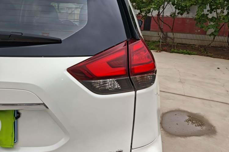 Used Nissan X-Trail 2019 2.0L CVT Smart Connect Comfort Edition 2WD Right Rear Taillight