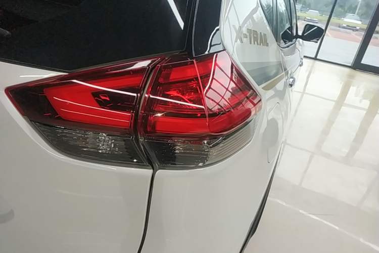 Used Nissan X-Trail 2019 2.5L CVT Smart Connect Luxury Edition 4WD Right Rear Taillight