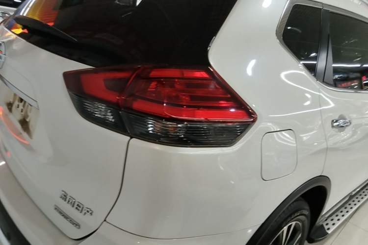 Used Nissan X-Trail 2019 2.5L CVT Smart Connect Luxury Edition 4WD Right Rear Taillight