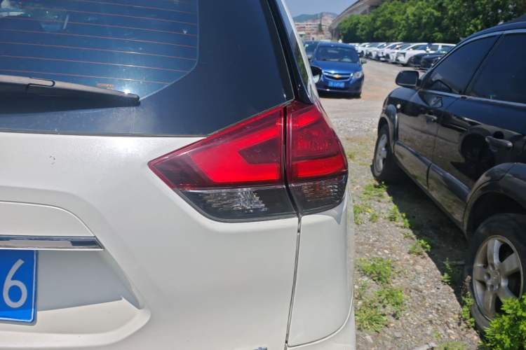 Used Nissan X-Trail 2019 2.5L CVT Smart Connect Luxury Edition 4WD Right Rear Taillight