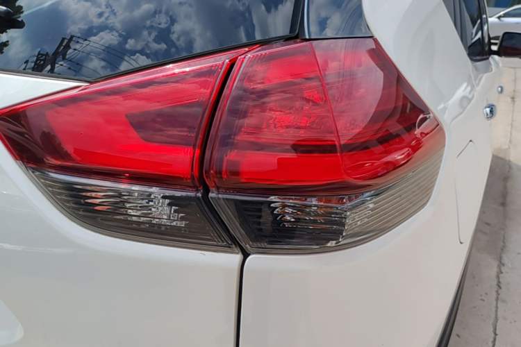 Used Nissan X-Trail 2019 2.0L CVT Smart Connect Comfort Edition 2WD Right Rear Taillight