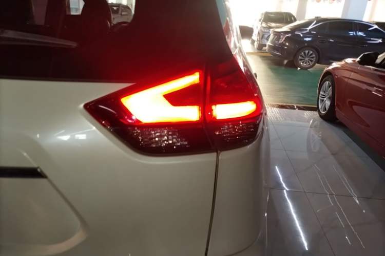 Used Nissan X-Trail 2019 2.0L CVT Smart Connect Comfort Edition 2WD Right Rear Taillight