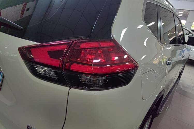 Used Nissan X-Trail 2019 2.0L CVT Smart Connect Comfort Edition 2WD Right Rear Taillight