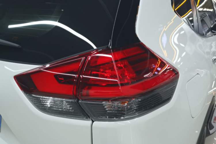 Used Nissan X-Trail 2019 2.5L CVT Smart Connect Luxury Edition 4WD Right Rear Taillight