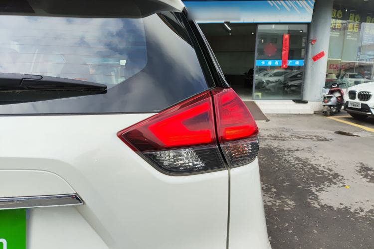 Used Nissan X-Trail 2019 2.0L CVT Smart Connect Comfort Edition 2WD Right Rear Taillight