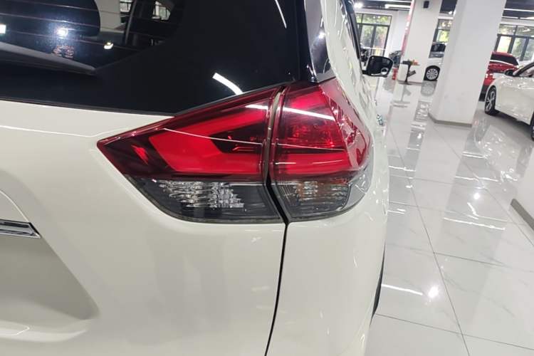 Used Nissan X-Trail 2019 2.0L CVT Smart Connect Comfort Edition 2WD Right Rear Taillight
