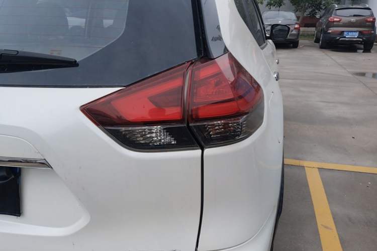 Used Nissan X-Trail 2019 2.0L CVT Smart Connect Comfort Edition 2WD Right Rear Taillight