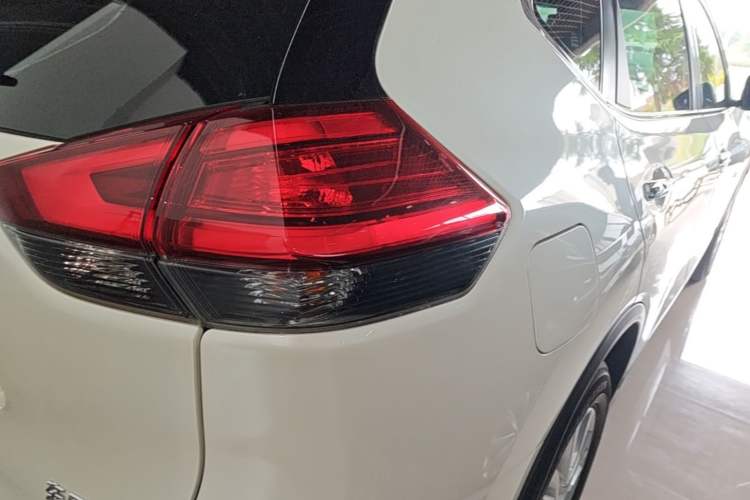 Used Nissan X-Trail 2019 2.0L CVT Smart Connect Comfort Edition 2WD Right Rear Taillight