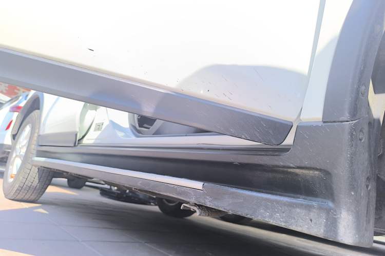 Used Nissan X-Trail 2019 2.0L CVT Smart Connect Comfort Edition 2WD Right Side Sill