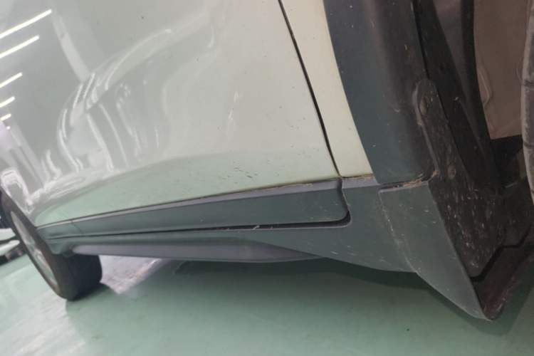 Used Nissan X-Trail 2019 2.0L CVT Smart Connect Comfort Edition 2WD Right Side Sill