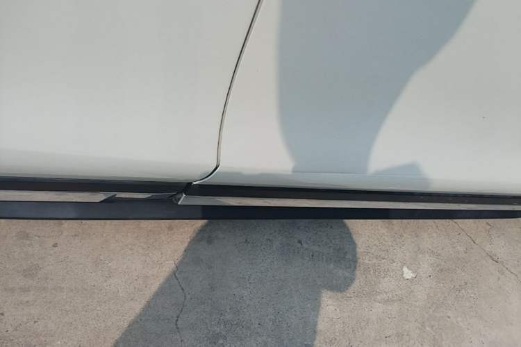 Used Nissan X-Trail 2019 2.5L CVT Smart Connect Luxury Edition 4WD Right Side Sill