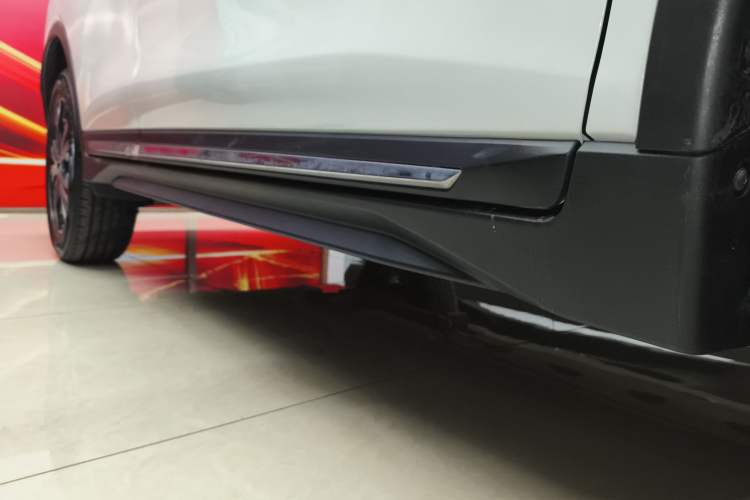 Used Nissan X-Trail 2019 2.5L CVT Smart Connect Luxury Edition 4WD Right Side Sill