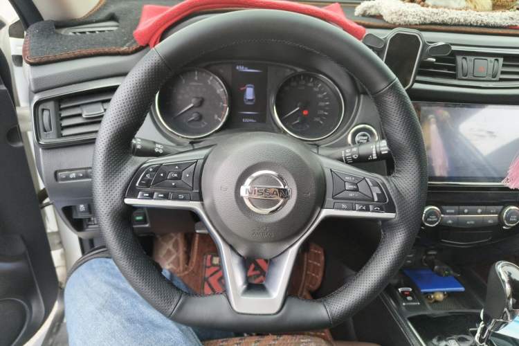 Used Nissan X-Trail 2019 2.0L CVT Smart Connect Comfort Edition 2WD Steering Wheel