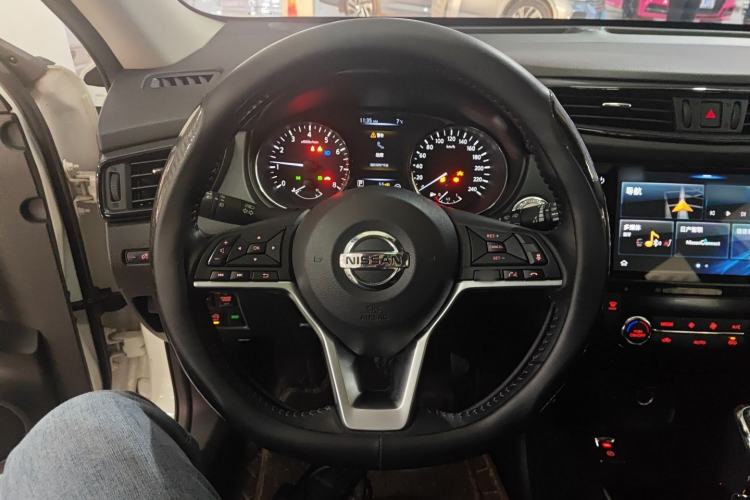 Used Nissan X-Trail 2019 2.5L CVT Smart Connect Luxury Edition 4WD Steering Wheel