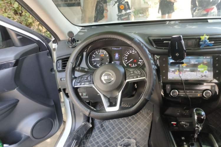 Used Nissan X-Trail 2019 2.0L CVT Smart Connect Comfort Edition 2WD Steering Wheel