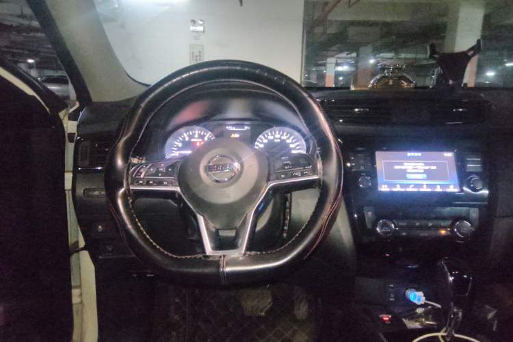 Used Nissan X-Trail 2019 2.0L CVT 7-Seater Comfort Version 2WD Steering Wheel