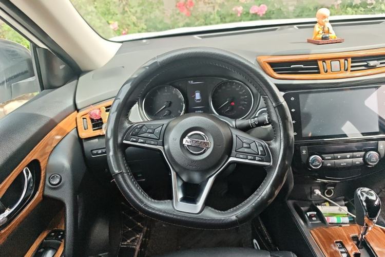 Used Nissan X-Trail 2019 2.0L CVT SmartConnect 7-Seater Comfort Edition 2WD Steering Wheel
