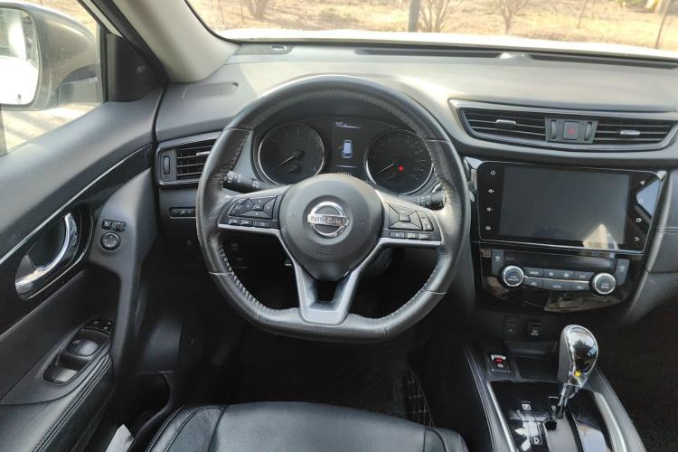 Used Nissan X-Trail 2019 2.5L CVT Smart Connect Luxury Edition 4WD Steering Wheel