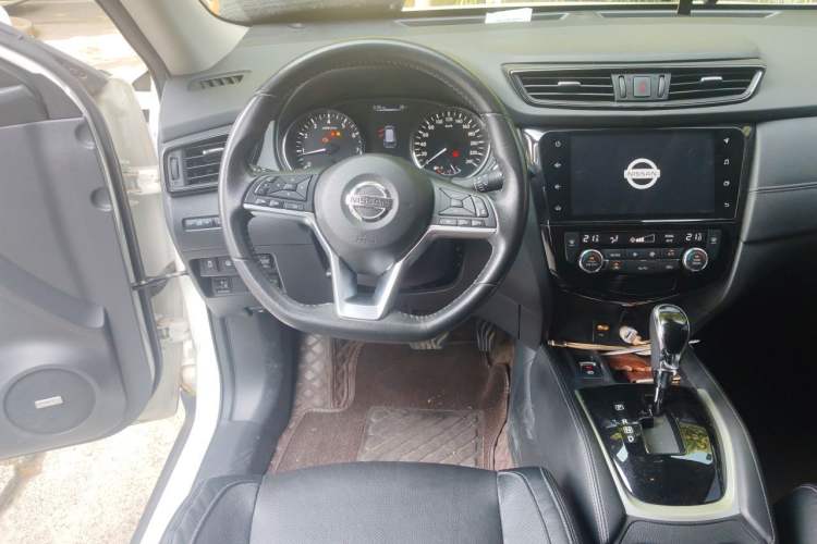 Used Nissan X-Trail 2019 2.5L CVT Smart Connect Luxury Edition 4WD Steering Wheel
