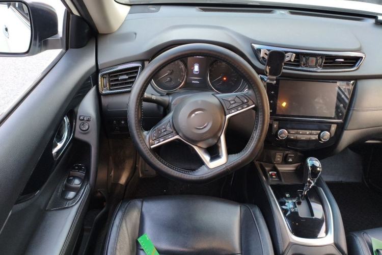 Used Nissan X-Trail 2019 2.5L CVT Smart Connect Luxury Edition 4WD Steering Wheel