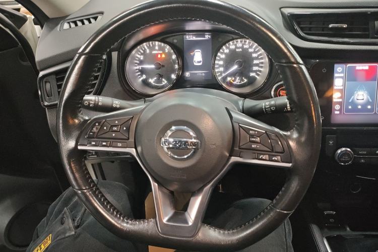 Used Nissan X-Trail 2019 2.0L CVT Smart Connect Comfort Edition 2WD Steering Wheel