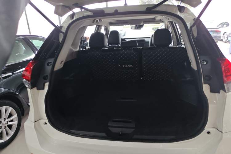 Used Nissan X-Trail 2019 2.0L CVT Smart Connect Comfort Edition 2WD Trunk