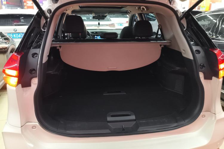 Used Nissan X-Trail 2019 2.5L CVT Smart Connect Luxury Edition 4WD Trunk
