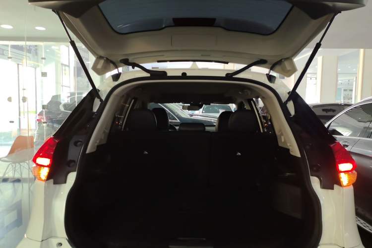 Used Nissan X-Trail 2019 2.0L CVT Smart Connect Comfort Edition 2WD Trunk