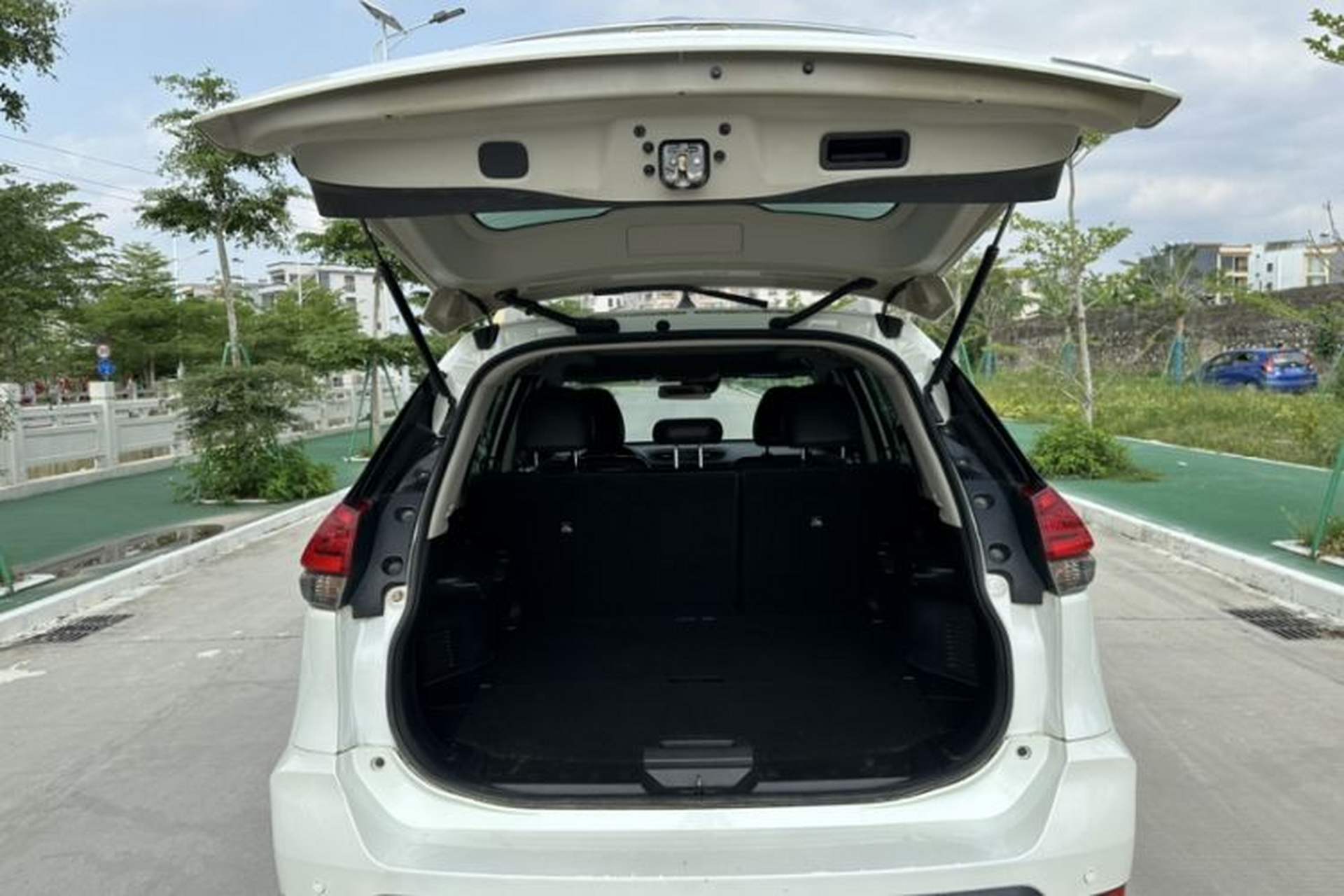 Used Nissan X-Trail 2019 2.0L CVT Smart Connect Comfort Edition 2WD Trunk