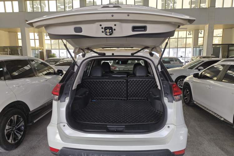 Used Nissan X-Trail 2019 2.0L CVT Smart Connect Comfort Edition 2WD Trunk