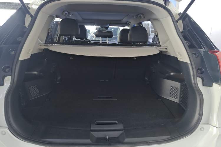 Used Nissan X-Trail 2019 2.0L CVT Smart Connect Comfort Edition 2WD Trunk