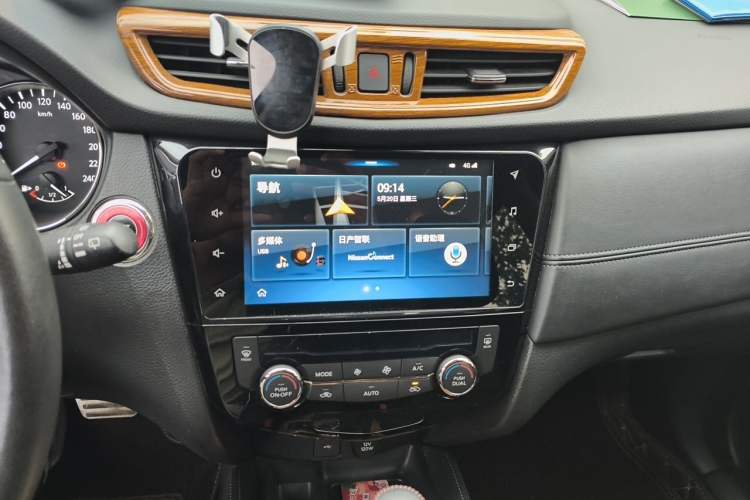 Used Nissan X-Trail 2019 2.5L CVT Smart Connect Luxury Edition 4WD Audio And AC Panel