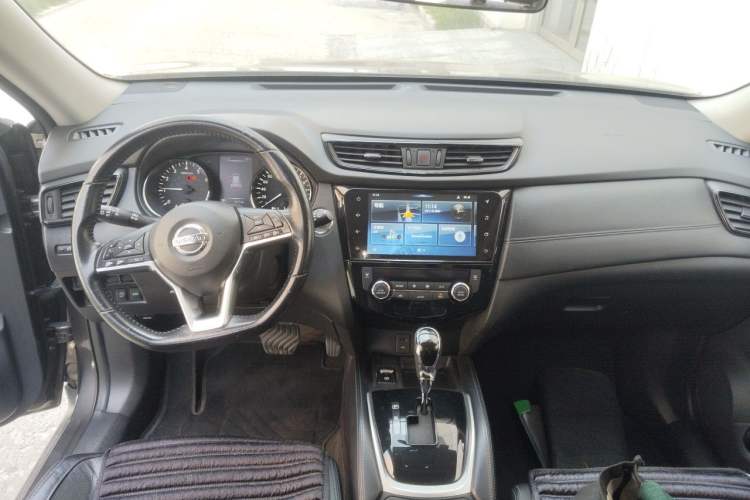 Used Nissan X-Trail 2019 2.0L CVT Smart Connect Comfort Edition 2WD Audio And AC Panel