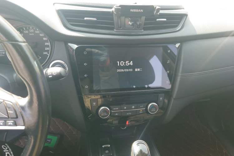 Used Nissan X-Trail 2019 2.0L CVT Smart Connect Comfort Edition 2WD Audio And AC Panel