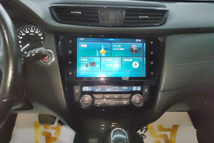 Used Nissan X-Trail 2019 2.0L CVT Smart Connect Comfort Edition 2WD Audio And AC Panel