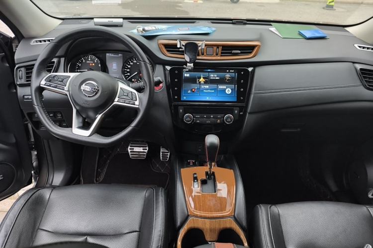 Used Nissan X-Trail 2019 2.5L CVT Smart Connect Luxury Edition 4WD Center Console