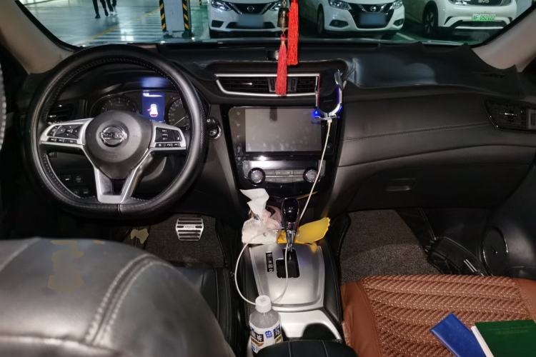 Used Nissan X-Trail 2019 2.5L CVT Smart Connect Luxury Edition 4WD Center Console