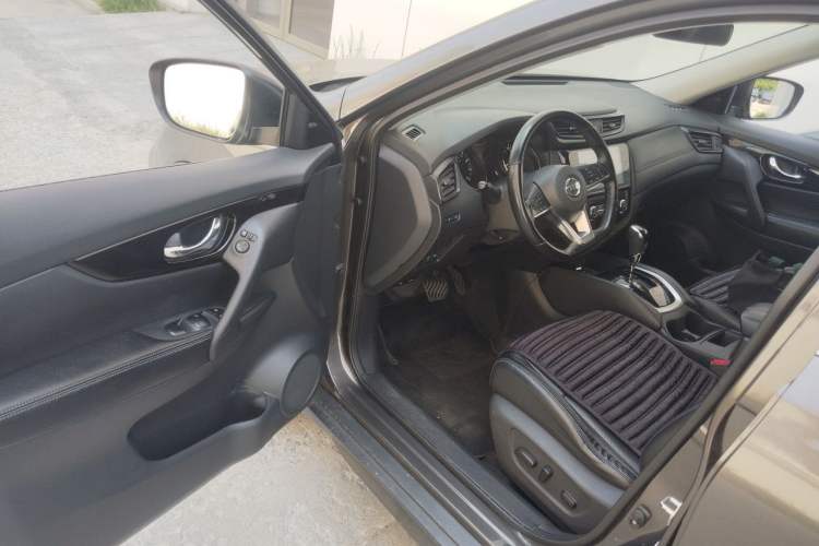 Used Nissan X-Trail 2019 2.0L CVT Smart Connect Comfort Edition 2WD Driver Seat
