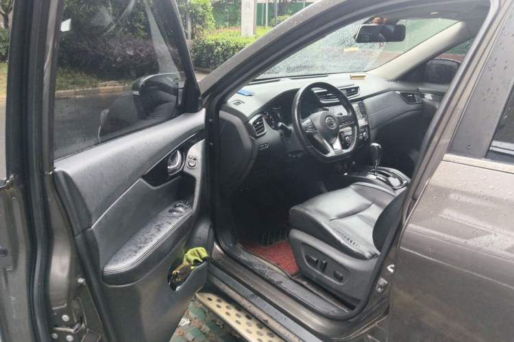 Used Nissan X-Trail 2019 2.0L CVT Smart Connect Comfort Edition 2WD Driver Seat