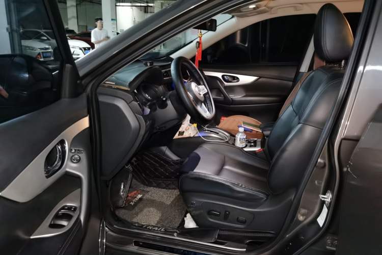 Used Nissan X-Trail 2019 2.5L CVT Smart Connect Luxury Edition 4WD Driver Seat