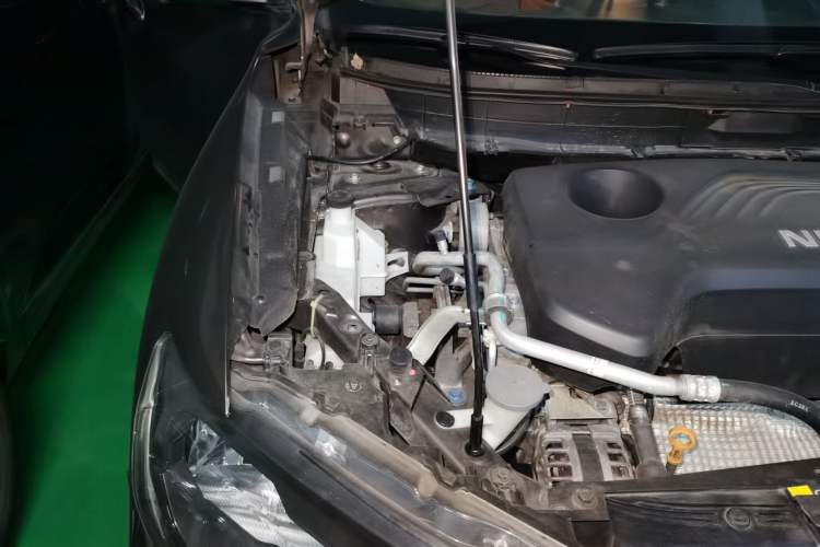 Used Nissan X-Trail 2019 2.5L CVT Smart Connect Luxury Edition 4WD Engine Bay Right