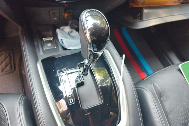 Used Nissan X-Trail 2019 2.0L CVT Smart Connect Comfort Edition 2WD Gear Lever