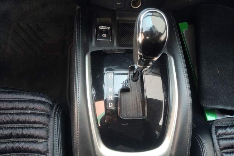 Used Nissan X-Trail 2019 2.0L CVT Smart Connect Comfort Edition 2WD Gear Lever