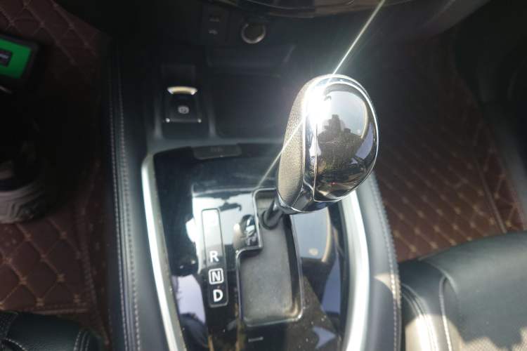 Used Nissan X-Trail 2019 2.0L CVT Smart Connect Comfort Edition 2WD Gear Lever