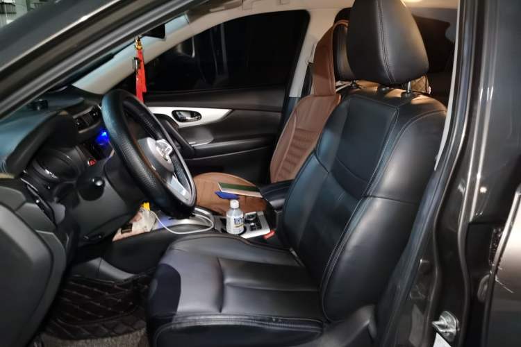 Used Nissan X-Trail 2019 2.5L CVT Smart Connect Luxury Edition 4WD Left Front Seat