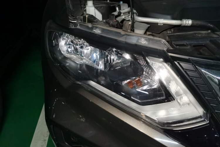 Used Nissan X-Trail 2019 2.5L CVT Smart Connect Luxury Edition 4WD Right Front Headlight