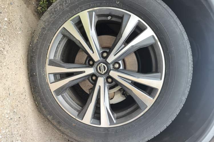 Used Nissan X-Trail 2019 2.5L CVT Smart Connect Luxury Edition 4WD Right Front Wheel Hub