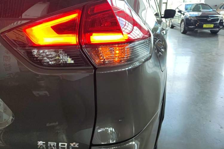 Used Nissan X-Trail 2019 2.0L CVT Comfort Edition 2WD Right Rear Taillight