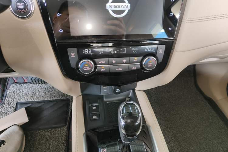 Used Nissan X-Trail 2020 2.5L XL ITS CVT 4WD Deluxe Navigation Edition Audio And AC Panel